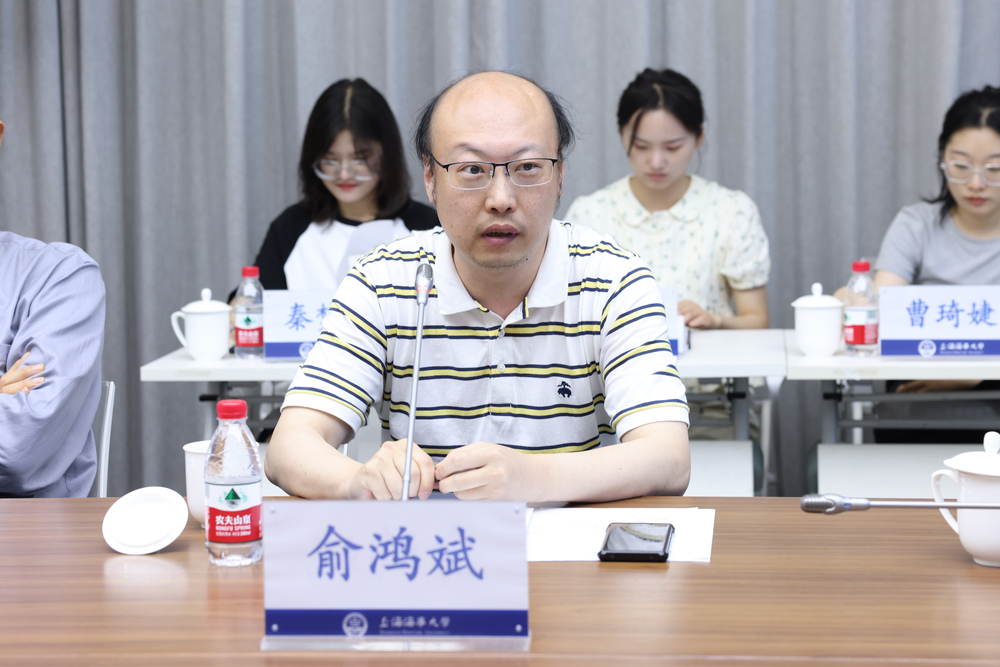 學校產教融合企業億通國際股份有限公司黨總支副書記俞鴻斌先生在研討會上發言