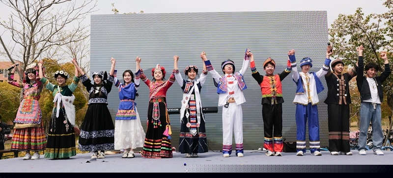 云南代表隊表演舞臺劇《愛在三跺腳》