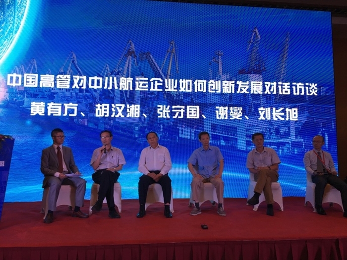  黃有方校長（左二）出席訪談會