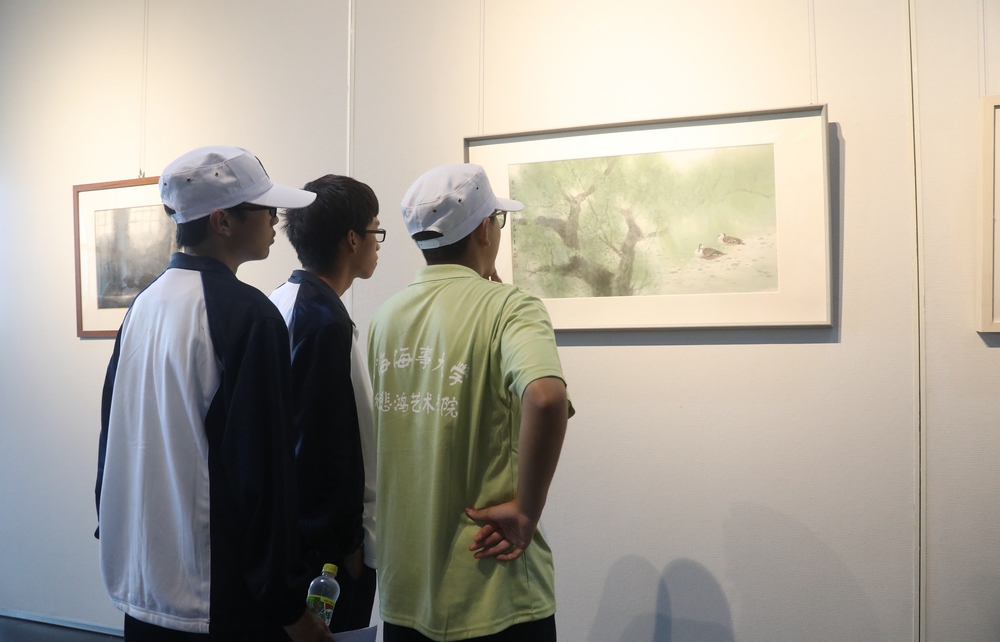 我校舉行“時代?物外”樂震文師生創作方式展