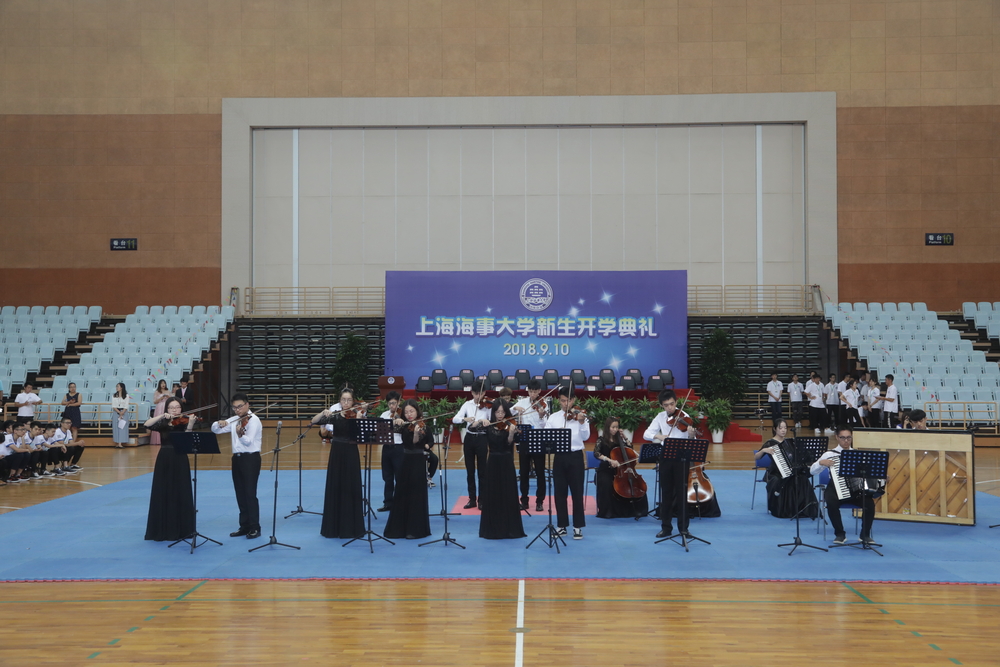 校室內(nèi)樂團演奏《冰與火之歌》