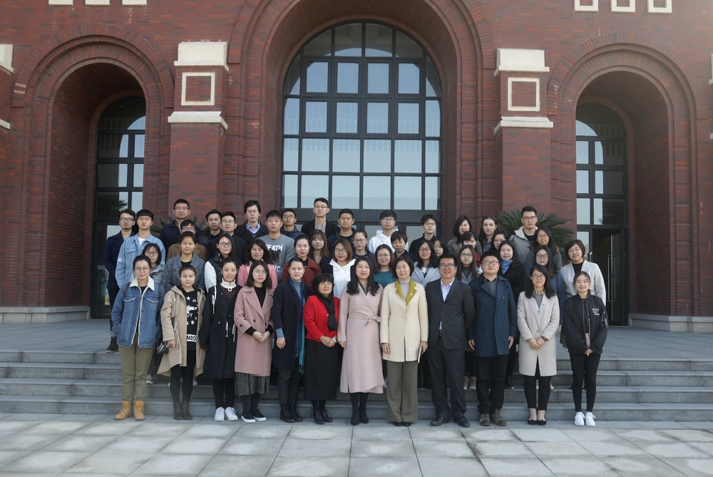 2018年南匯新城鎮(zhèn)教育發(fā)展聯(lián)盟宣傳思想文化培訓(xùn)班合影