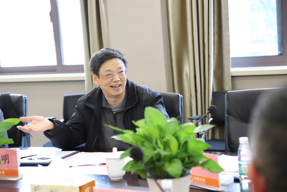 國務院學位委員會數學評議組成員李從明教授發言