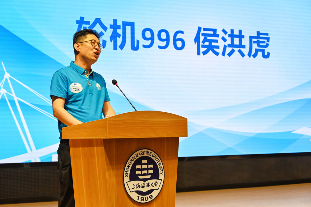 輪機996班校友侯洪虎代表發言