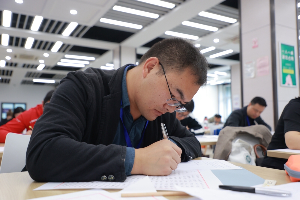 圖書館（檔案館）石亮比賽中