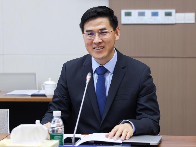 法學院教授郭冉主持“主旨報告”環(huán)節(jié)