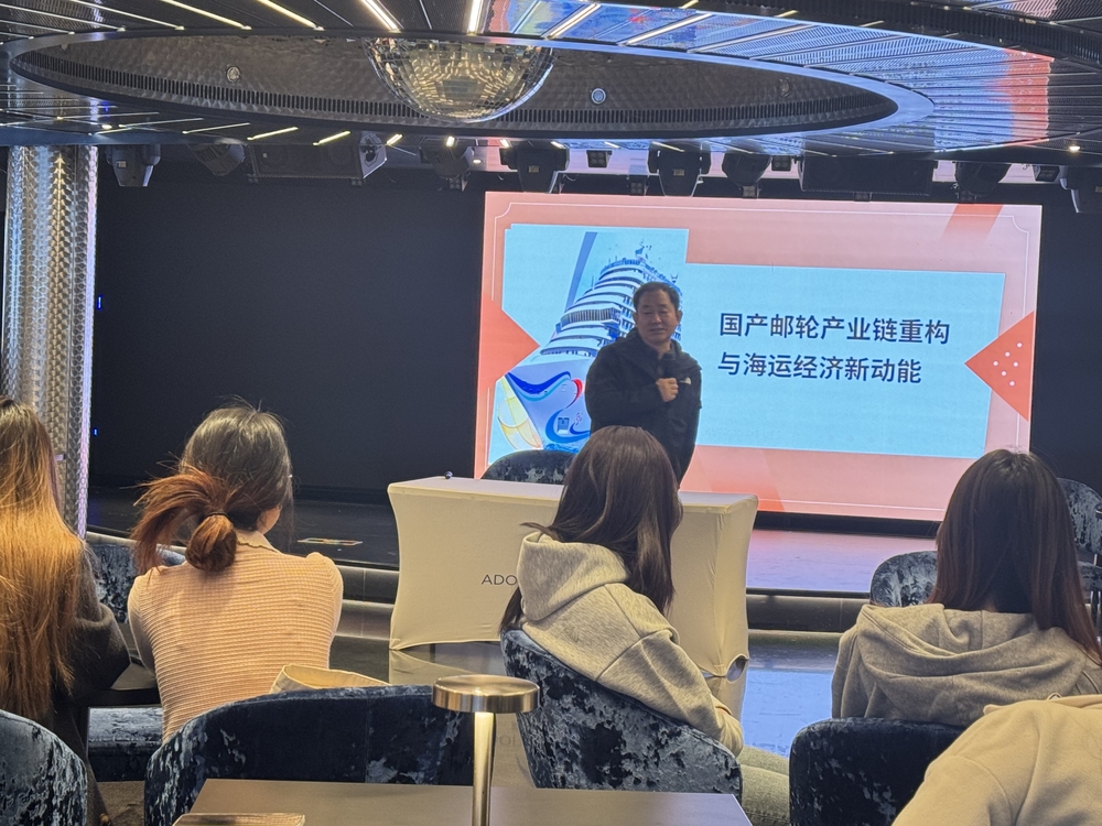 校內指導教師開展講座