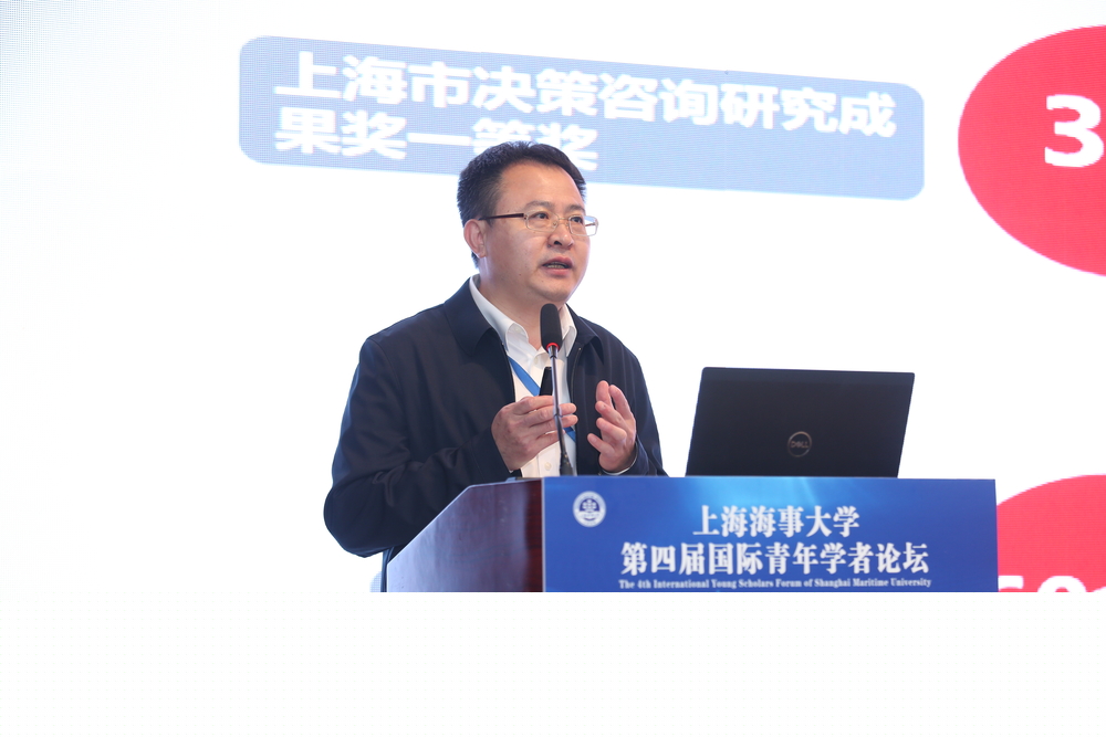 栗建華副校長作主題報告