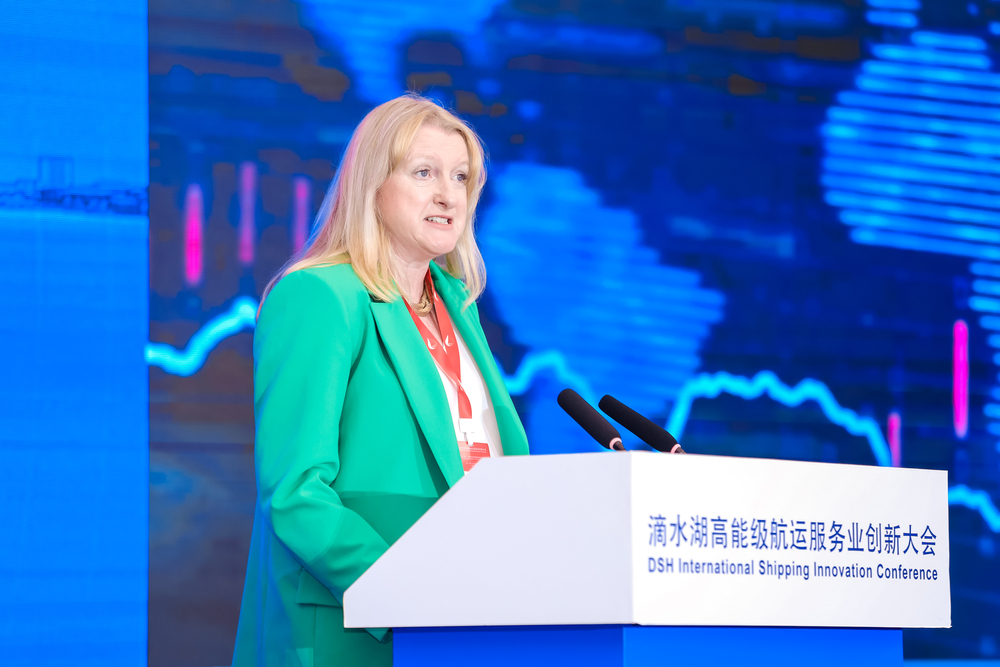 波羅的海交易所首席商務官珍妮特·賽克斯發表主旨演講