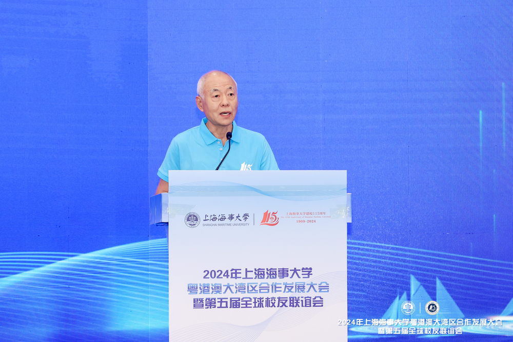 優秀資深校友工作者代表劉震環發言