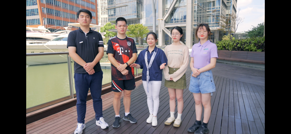 馬克思主義學(xué)院謝茜老師帶領(lǐng)學(xué)生在北外灘紅色航運地標(biāo)考察案例（微視頻截圖）