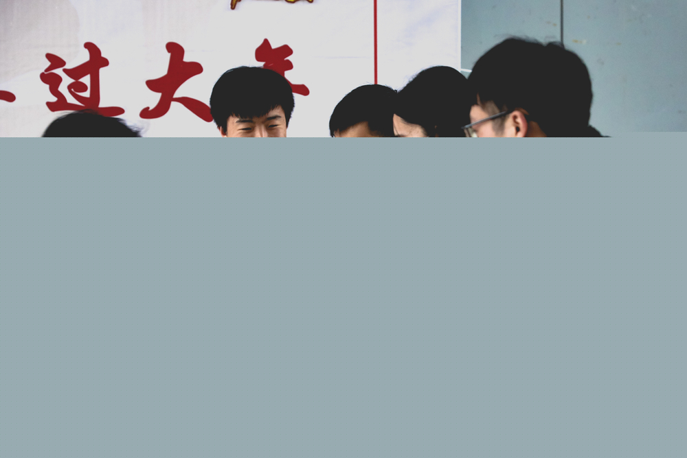 學生參與迎春游園會同心協力“幸運傳遞”項目