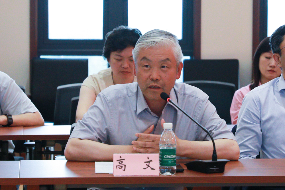 高文院長(zhǎng)介紹華東醫(yī)院情況